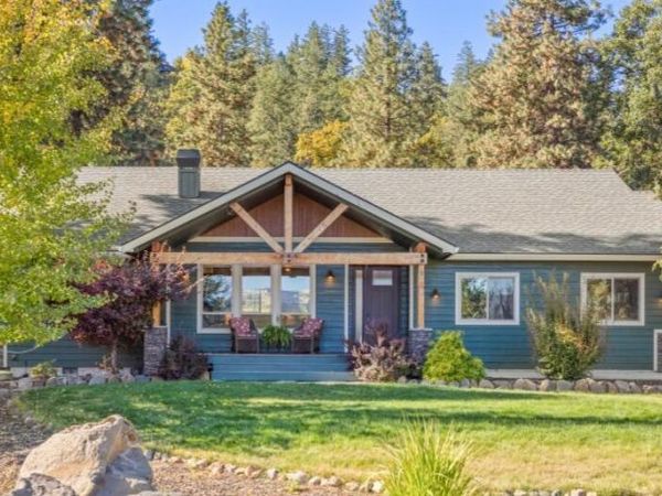 6914 Redstart Road, Klamath Falls, OR 97601