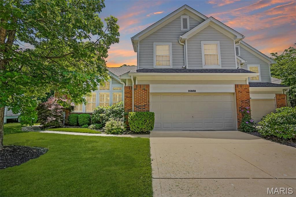16858 Chesterfield Bluffs Circle, Chesterfield, MO 63005 Main Photo
