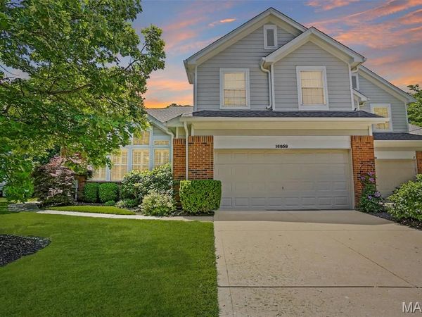 16858 Chesterfield Bluffs Circle, Chesterfield, MO 63005