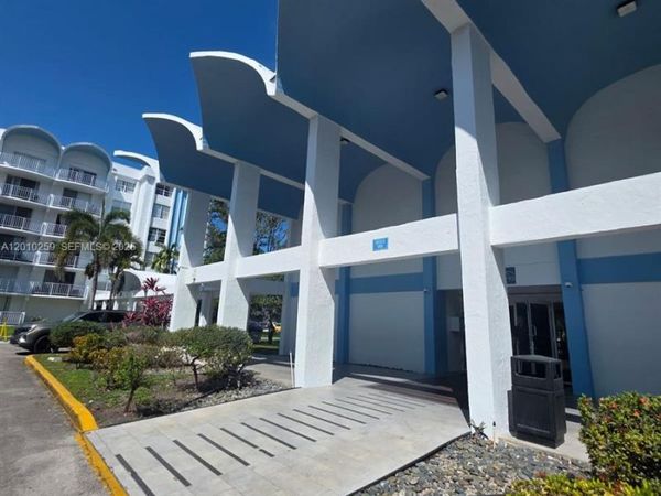 496 NW 165th St Rd , Unit D-210, Miami, FL 33169