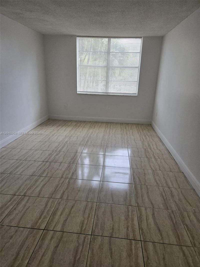 496 NW 165th St Rd , Unit D-210, Miami, FL 33169 Photo