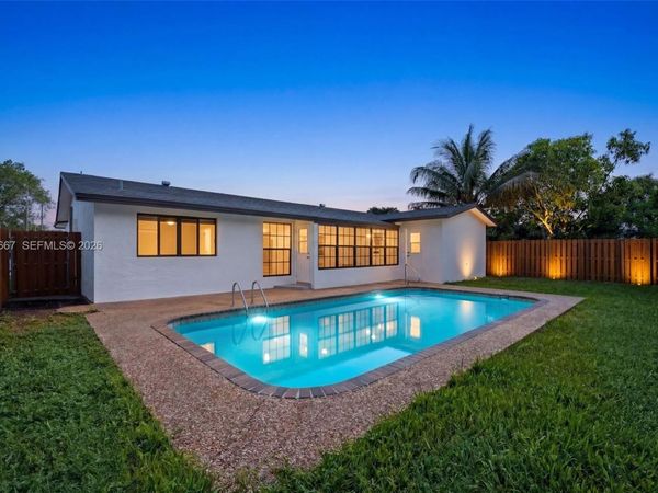 10171 NW 24th St , Sunrise, FL 33322