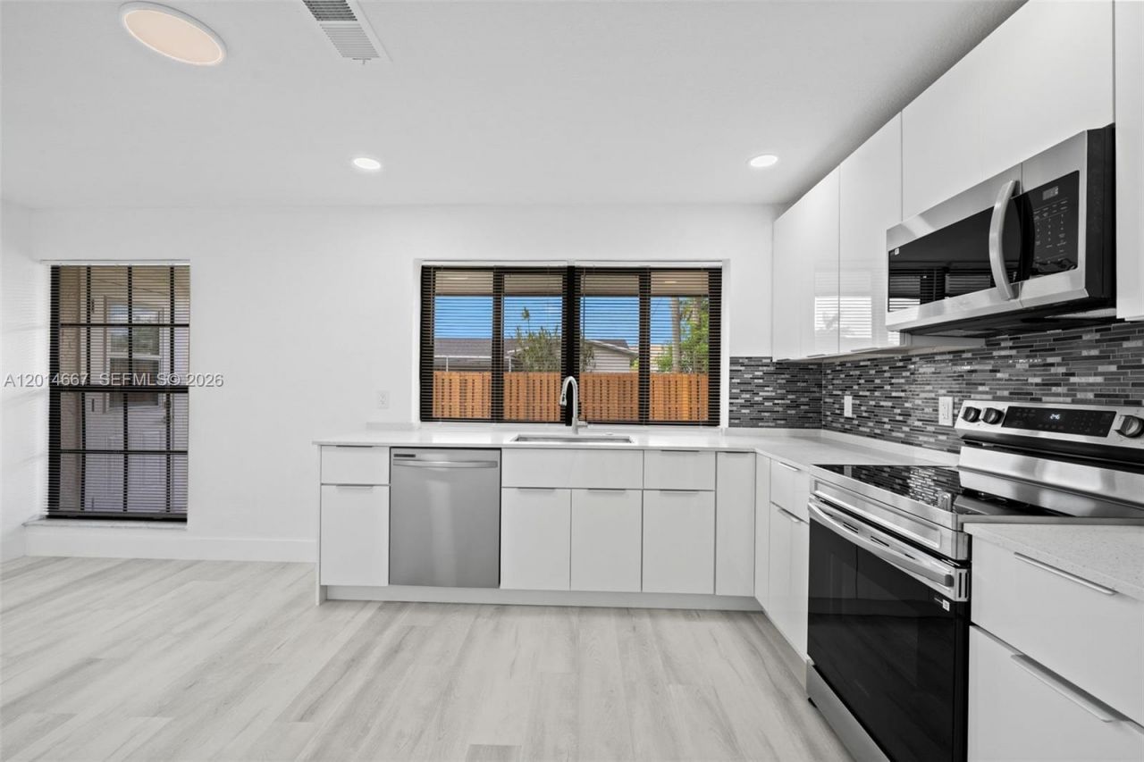 10171 NW 24th St , Sunrise, FL 33322 Photo