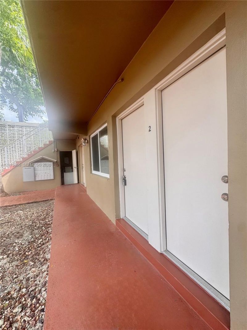 6330 SW 79th St , Unit 4, South Miami, FL 33143 Photo