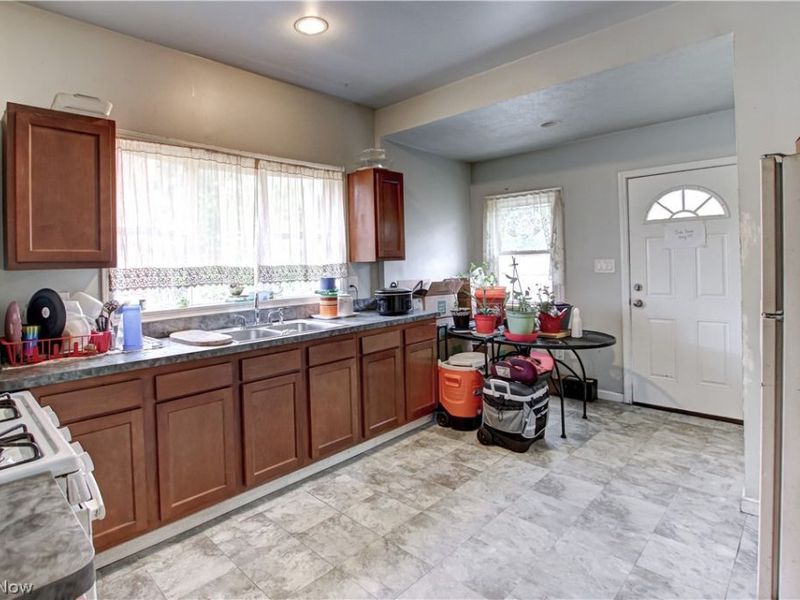 635 E 115th Street, Cleveland, OH 44108 Photo 6