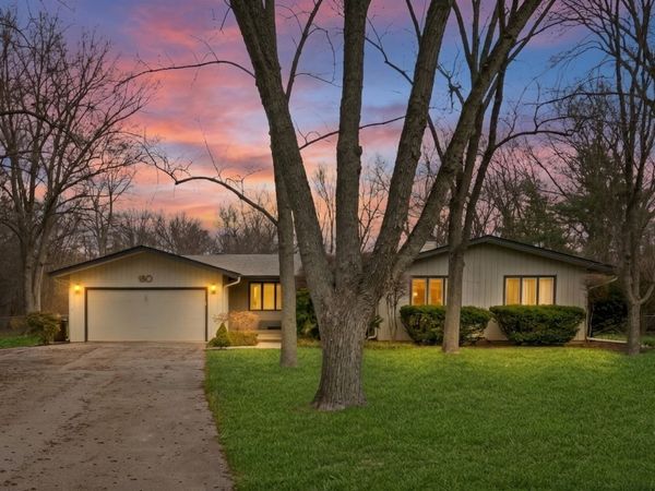 180 Crescent Knoll Drive , Green Oaks, IL 60048
