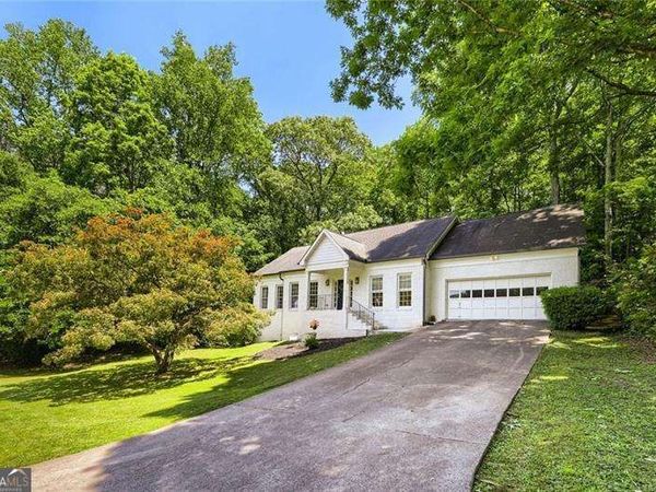 152 Oakwood Hills Drive, Suwanee, GA 30024