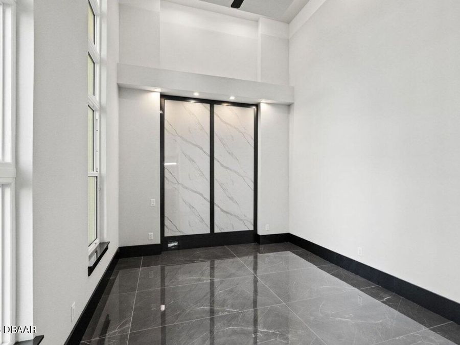 Property Image 100