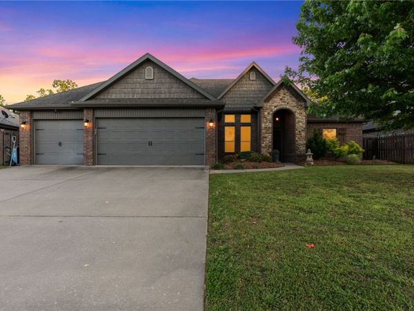 1706 NE Chaucer Street , Bentonville, AR 72712
