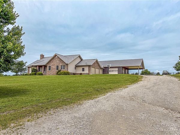 1058 CR 401 , Berryville, AR 72616