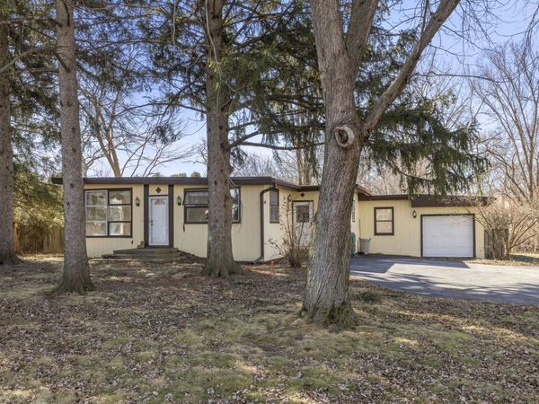 128 Harding Court , Glen Ellyn, IL 60137
