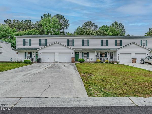 204 Winners Circle S, Jacksonville, NC 28546