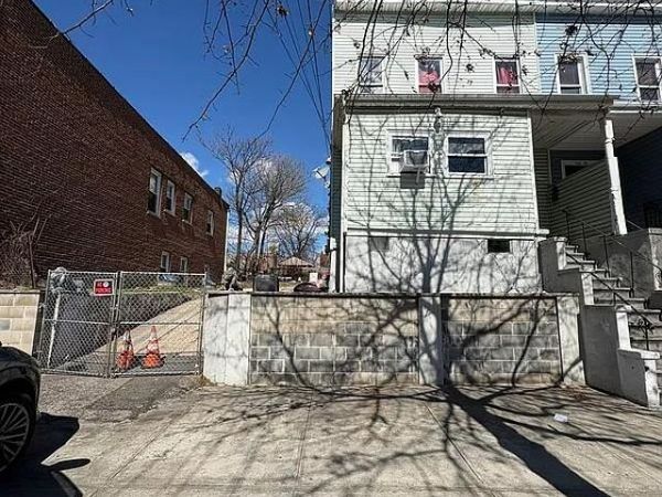 106-13 34th Avenue , Corona, NY 11368