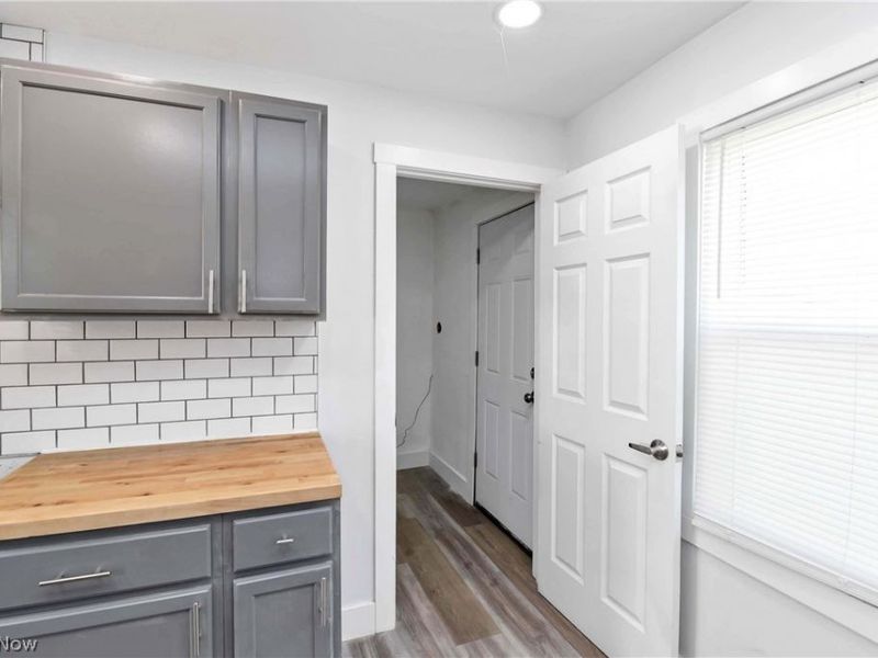4384 E 144th Street, Cleveland, OH 44128 Photo 12