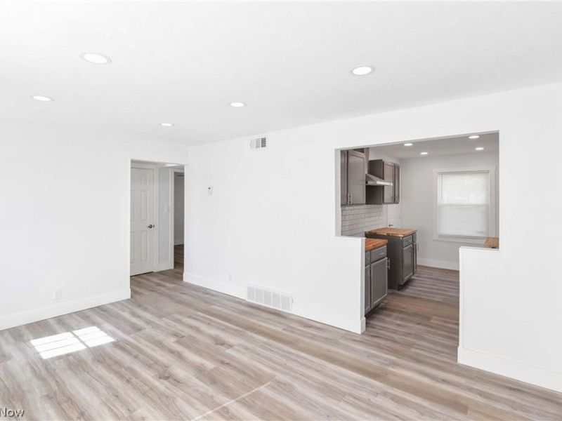 4384 E 144th Street, Cleveland, OH 44128 Photo 9