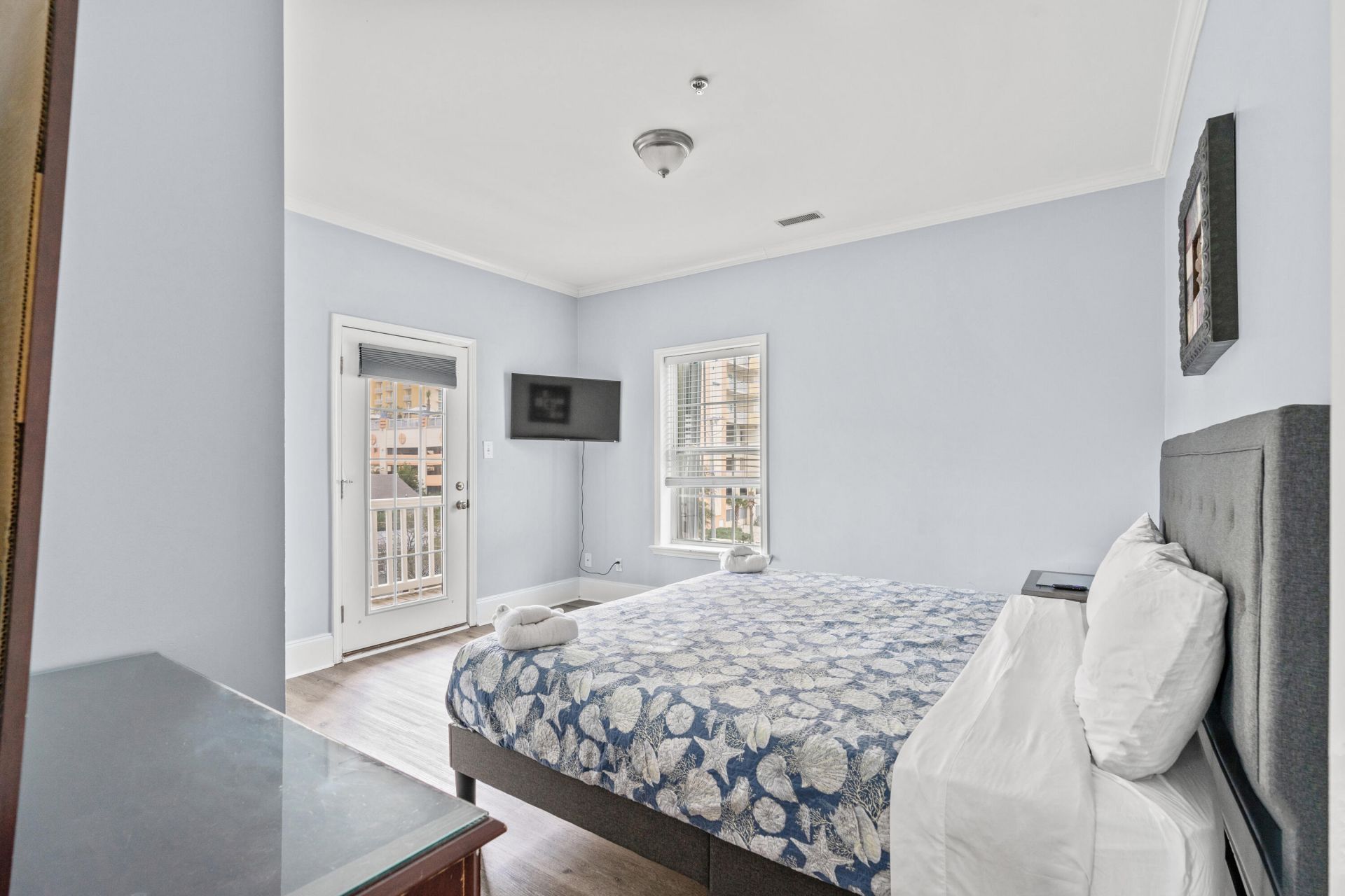 400 Hillside Drive Photo 17