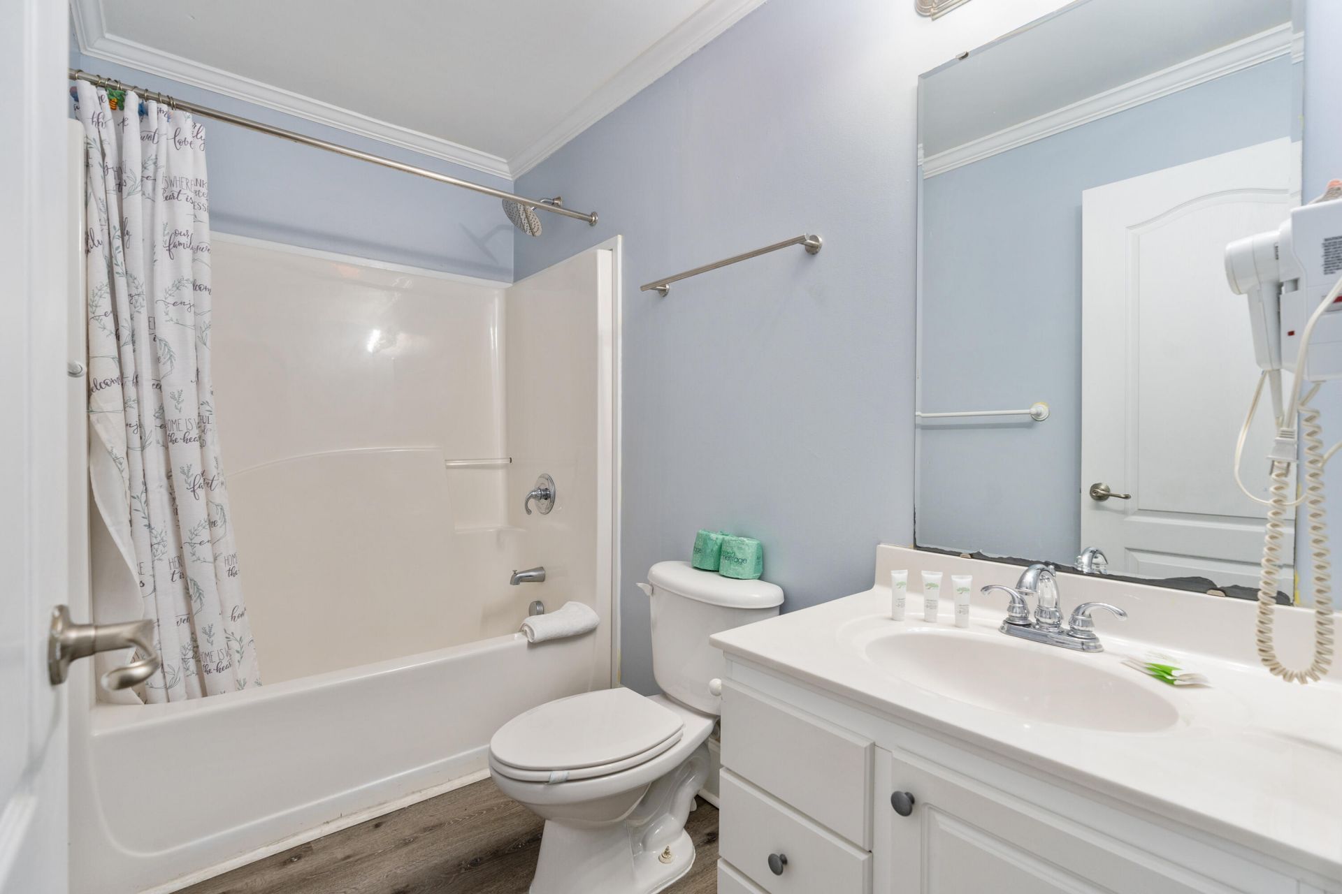 400 Hillside Drive Photo 27
