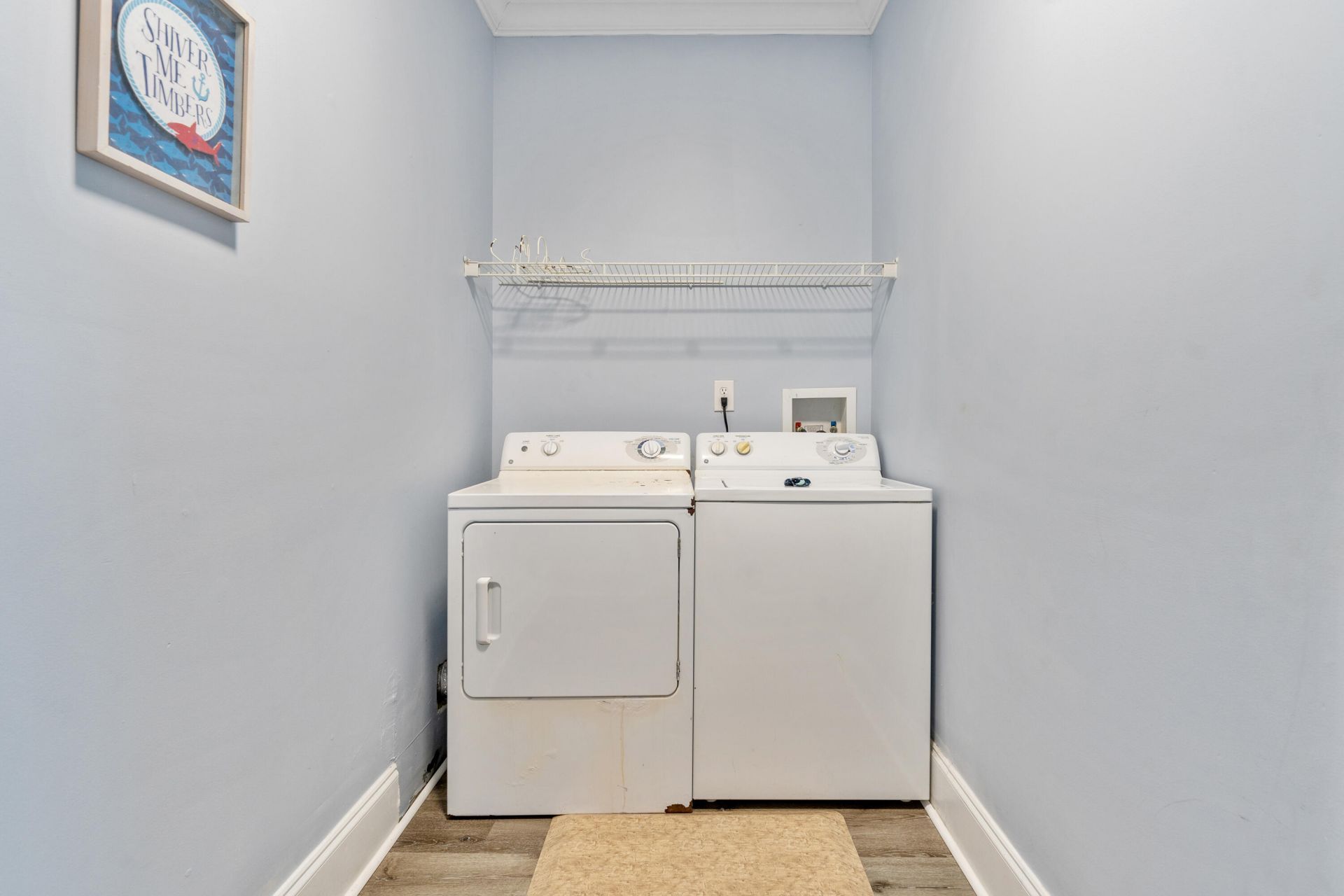 400 Hillside Drive Photo 32