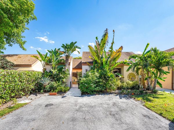 5202 Tarregon Lane, Palm Beach Gardens, FL 33418
