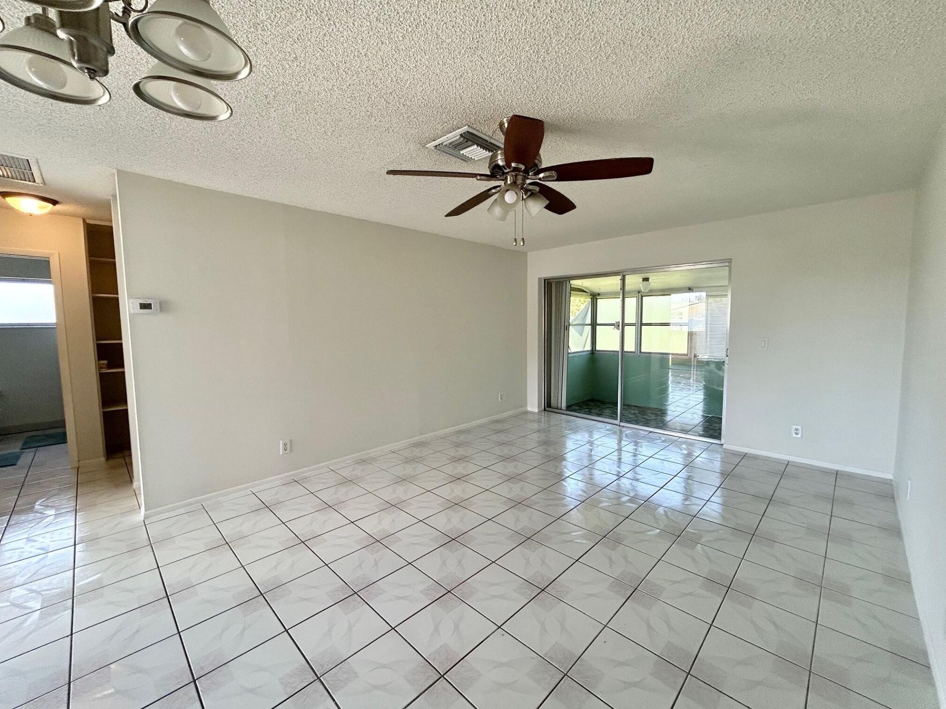2911 Ashley Dr W, Unit J, West Palm Beach, FL 33415 Photo