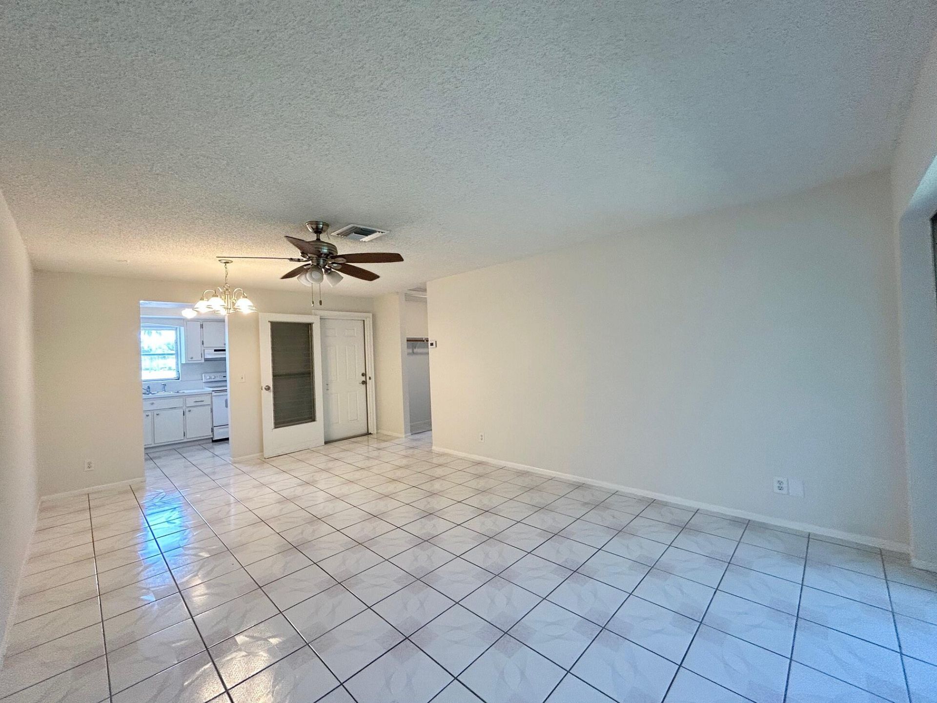 2911 Ashley Dr W, Unit J, West Palm Beach, FL 33415 Photo