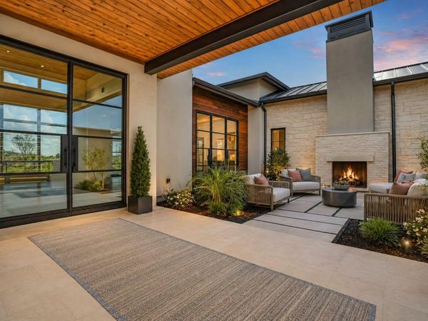 1043 Overlook PKWY, Horseshoe Bay, TX 78657