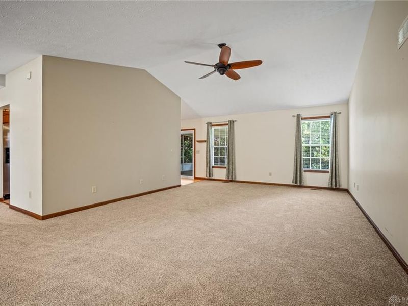 309 Sharon Court, Middletown, OH 45042 Photo 3