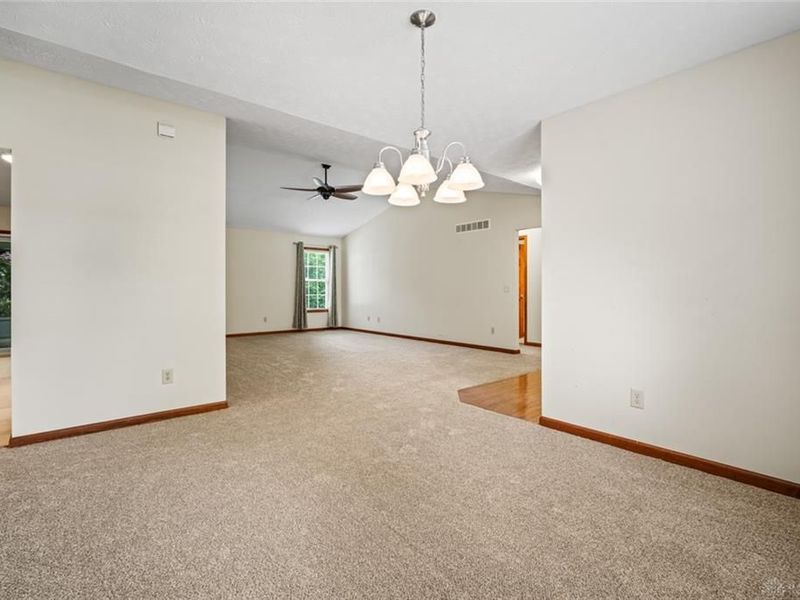 309 Sharon Court, Middletown, OH 45042 Photo 4
