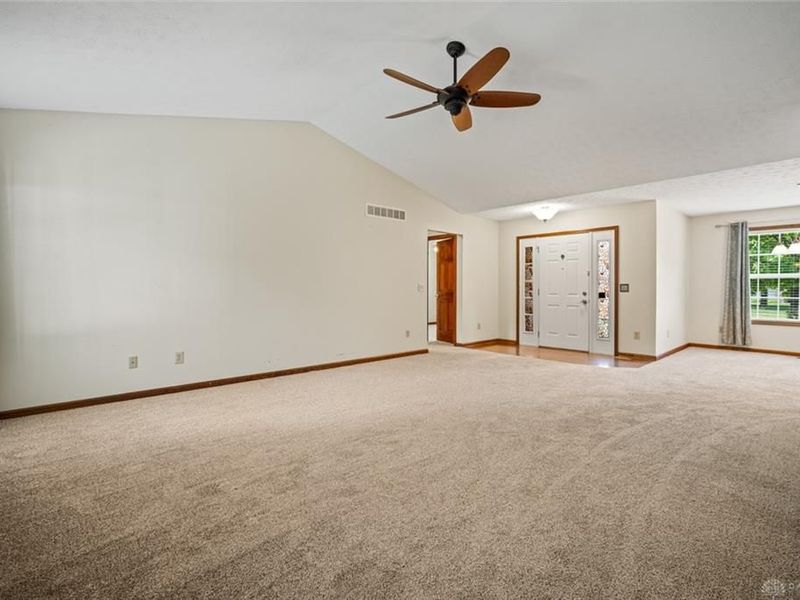 309 Sharon Court, Middletown, OH 45042 Photo 5