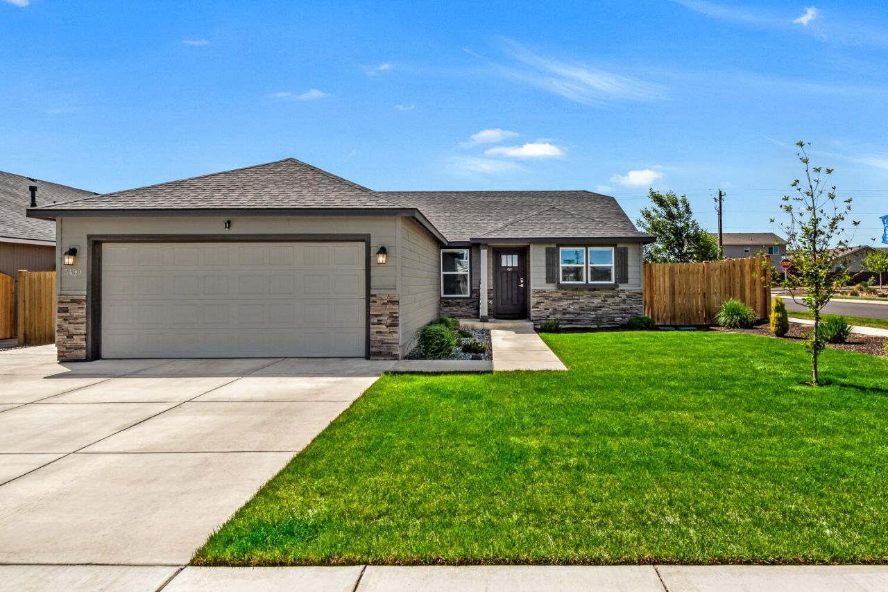 3499 NW 9th Lane, Redmond, OR 97756 Main Photo
