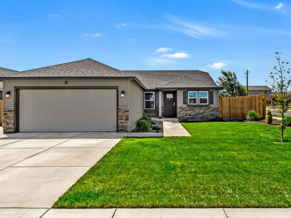 3499 NW 9th Lane, Redmond, OR 97756