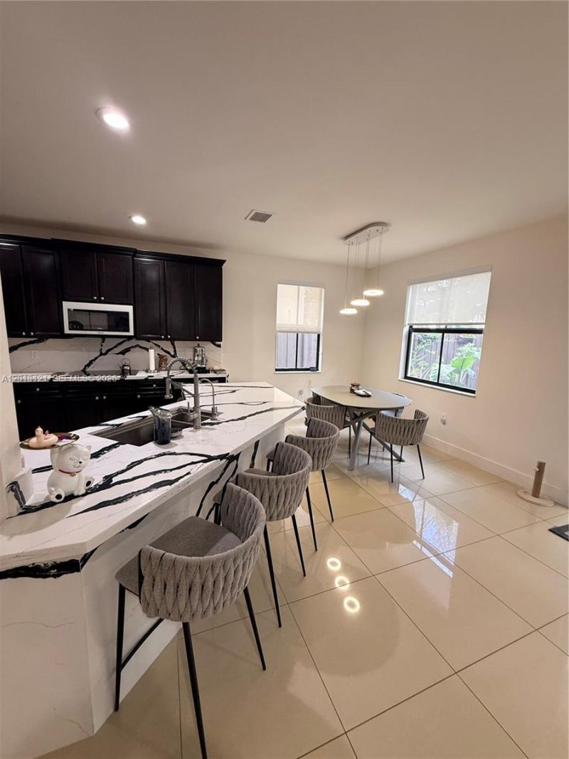 8640 NW 101st Pl , Doral, FL 33178 Photo