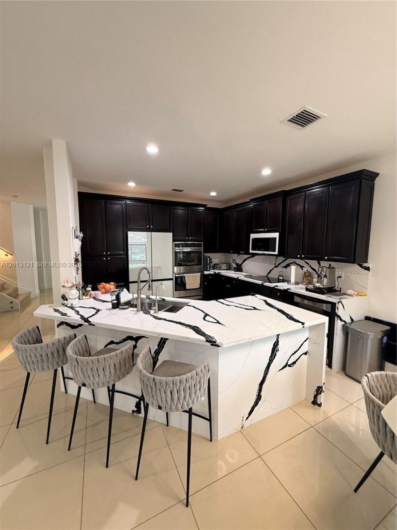 8640 NW 101st Pl , Doral, FL 33178 Photo