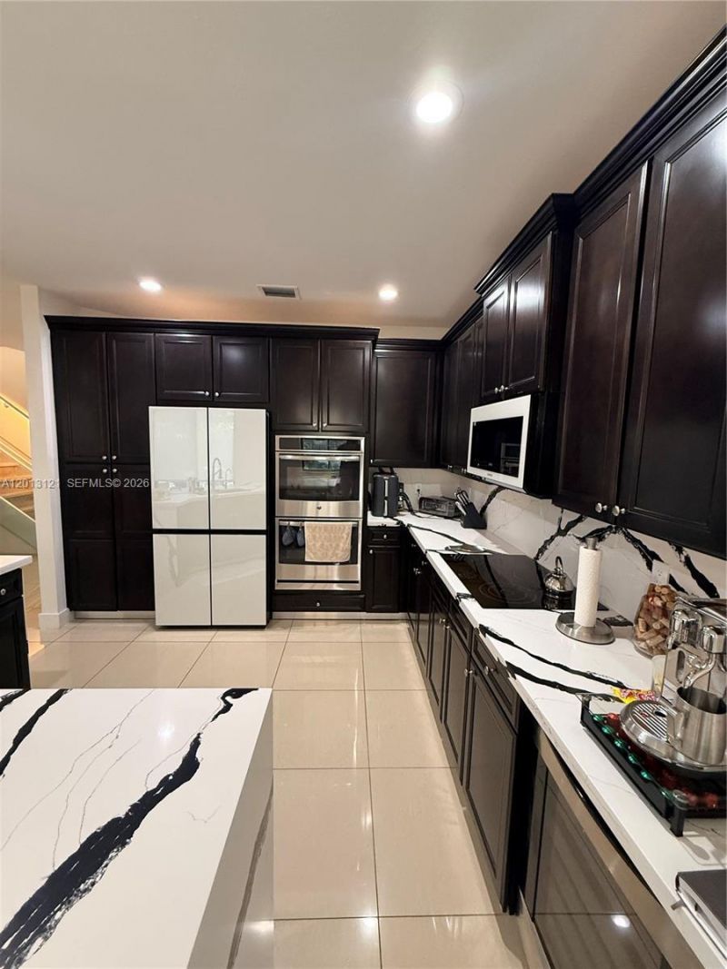 8640 NW 101st Pl , Doral, FL 33178 Photo