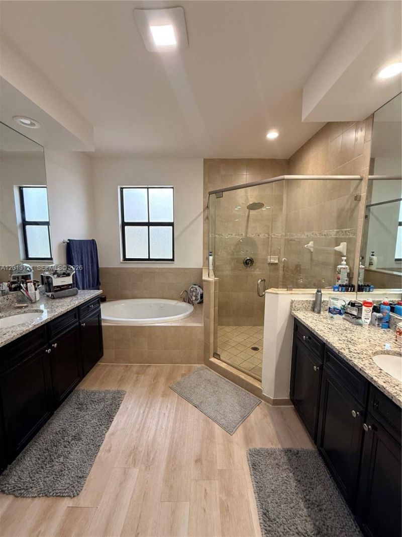 8640 NW 101st Pl , Doral, FL 33178 Photo