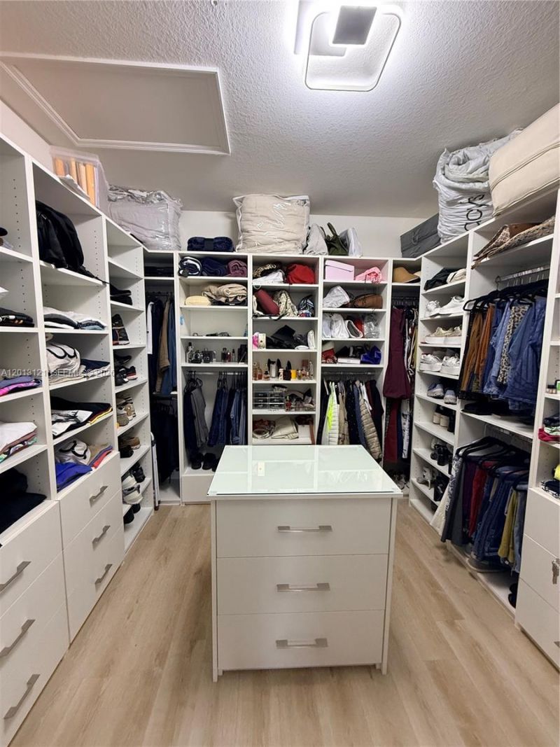8640 NW 101st Pl , Doral, FL 33178 Photo