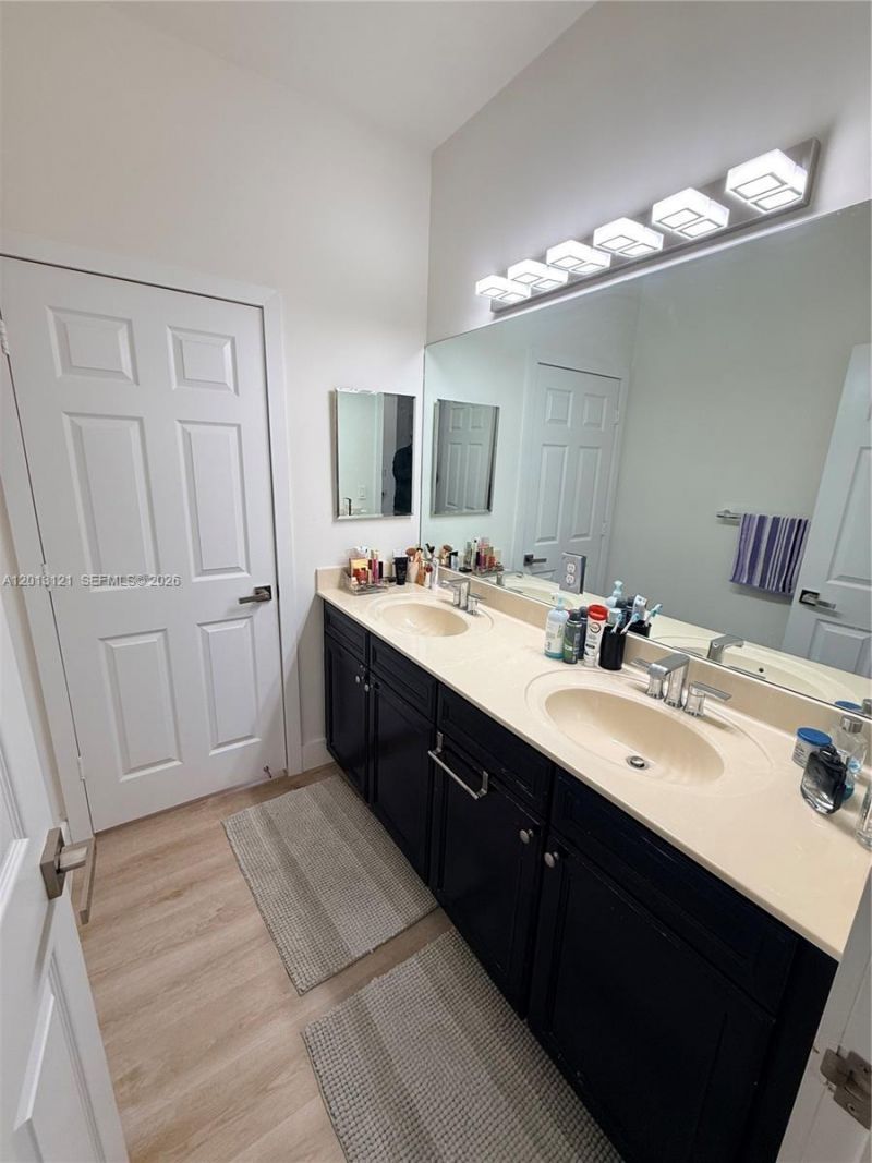 8640 NW 101st Pl , Doral, FL 33178 Photo