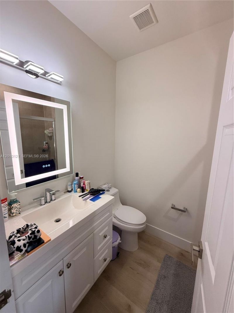 8640 NW 101st Pl , Doral, FL 33178 Photo