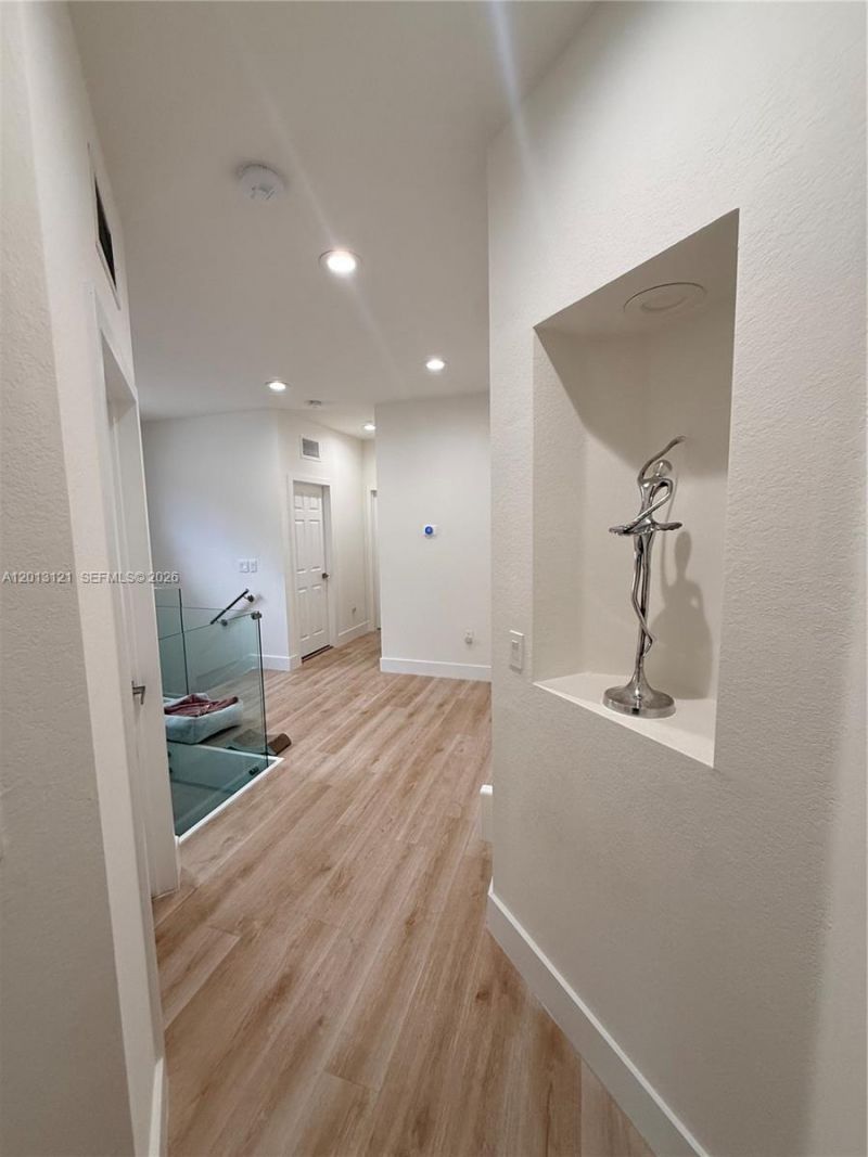 8640 NW 101st Pl , Doral, FL 33178 Photo
