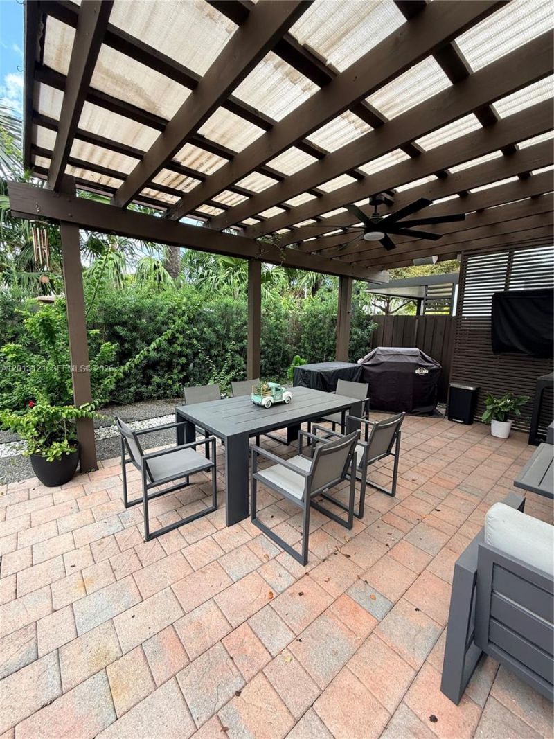 8640 NW 101st Pl , Doral, FL 33178 Photo