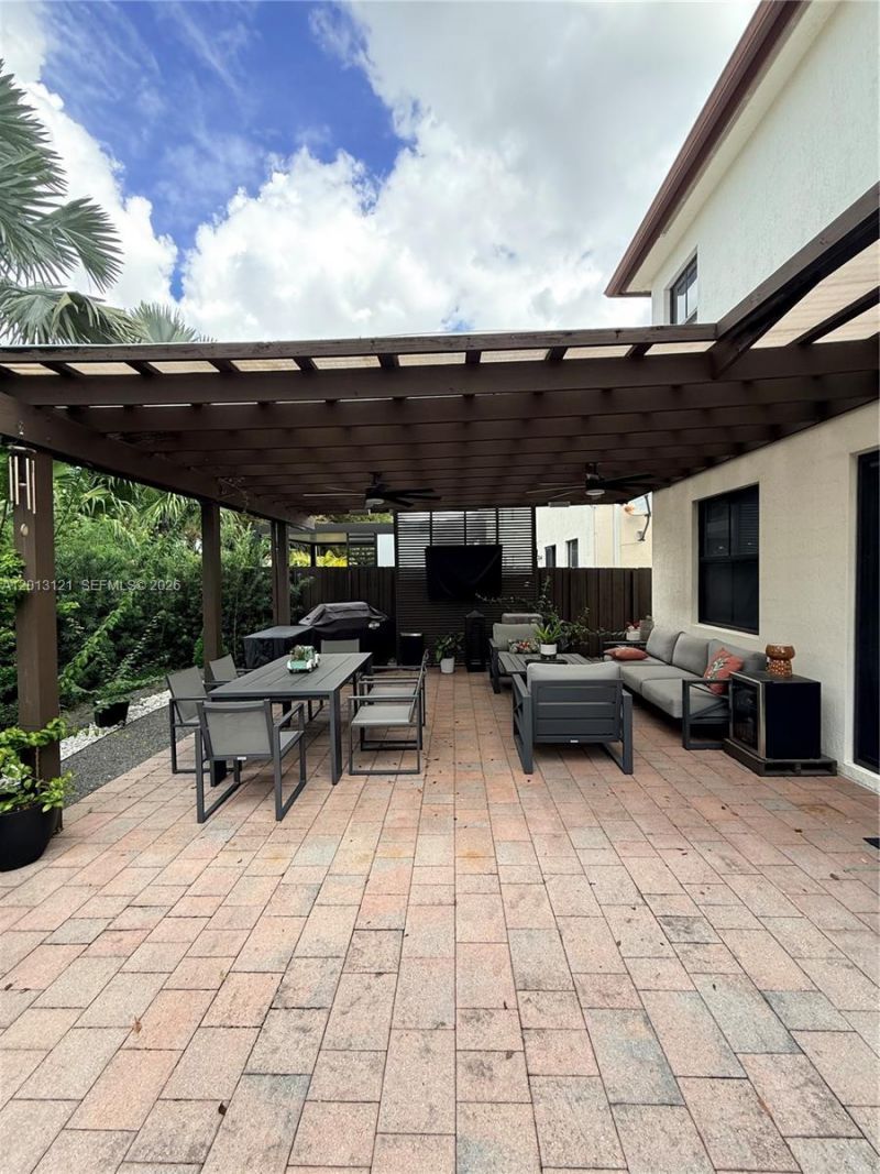 8640 NW 101st Pl , Doral, FL 33178 Photo