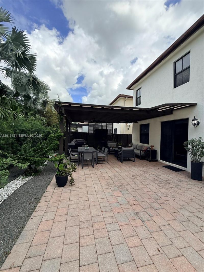 8640 NW 101st Pl , Doral, FL 33178 Photo