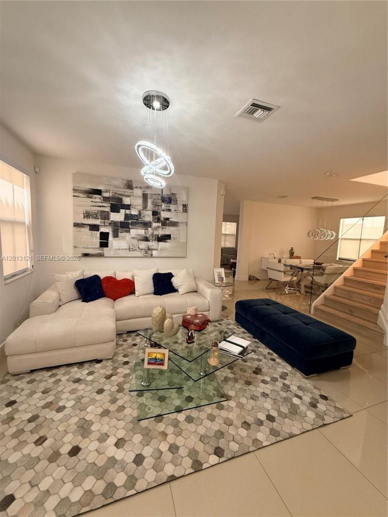 8640 NW 101st Pl , Doral, FL 33178 Photo