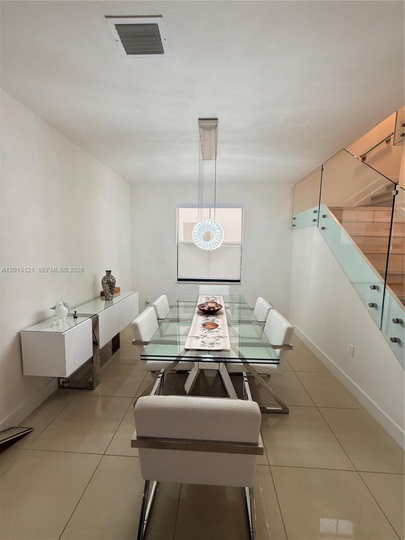 8640 NW 101st Pl , Doral, FL 33178 Photo