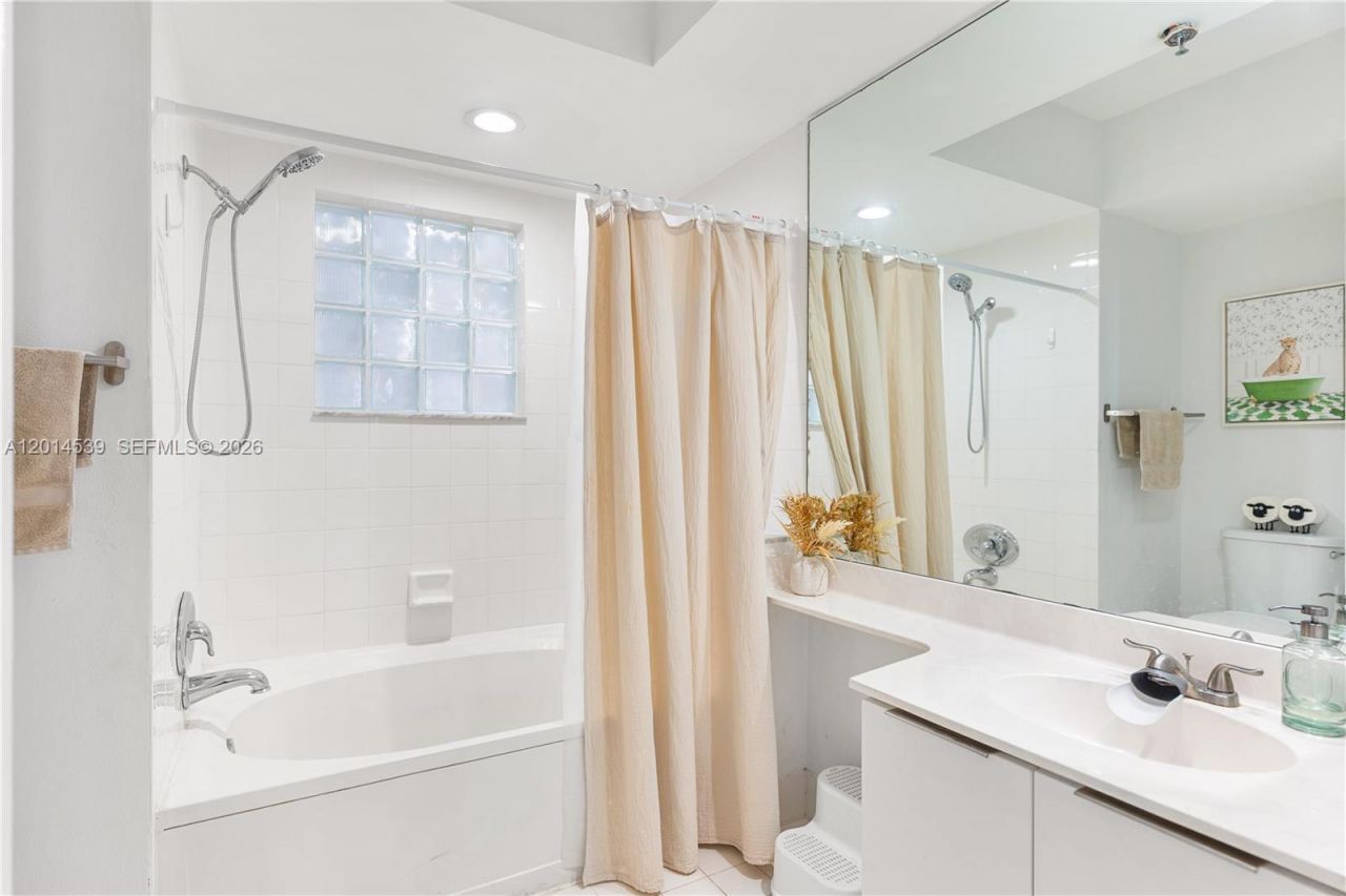 3165 NE 184th St , Unit 6304, Aventura, FL 33160 Photo