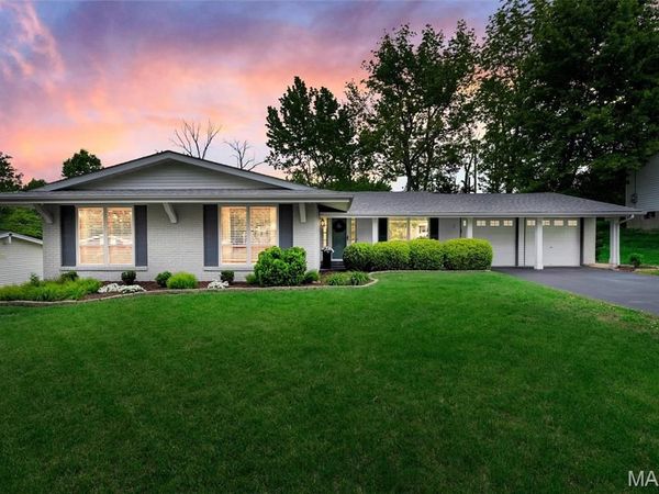 12155 Mirror Lake Drive, St Louis, MO 63146