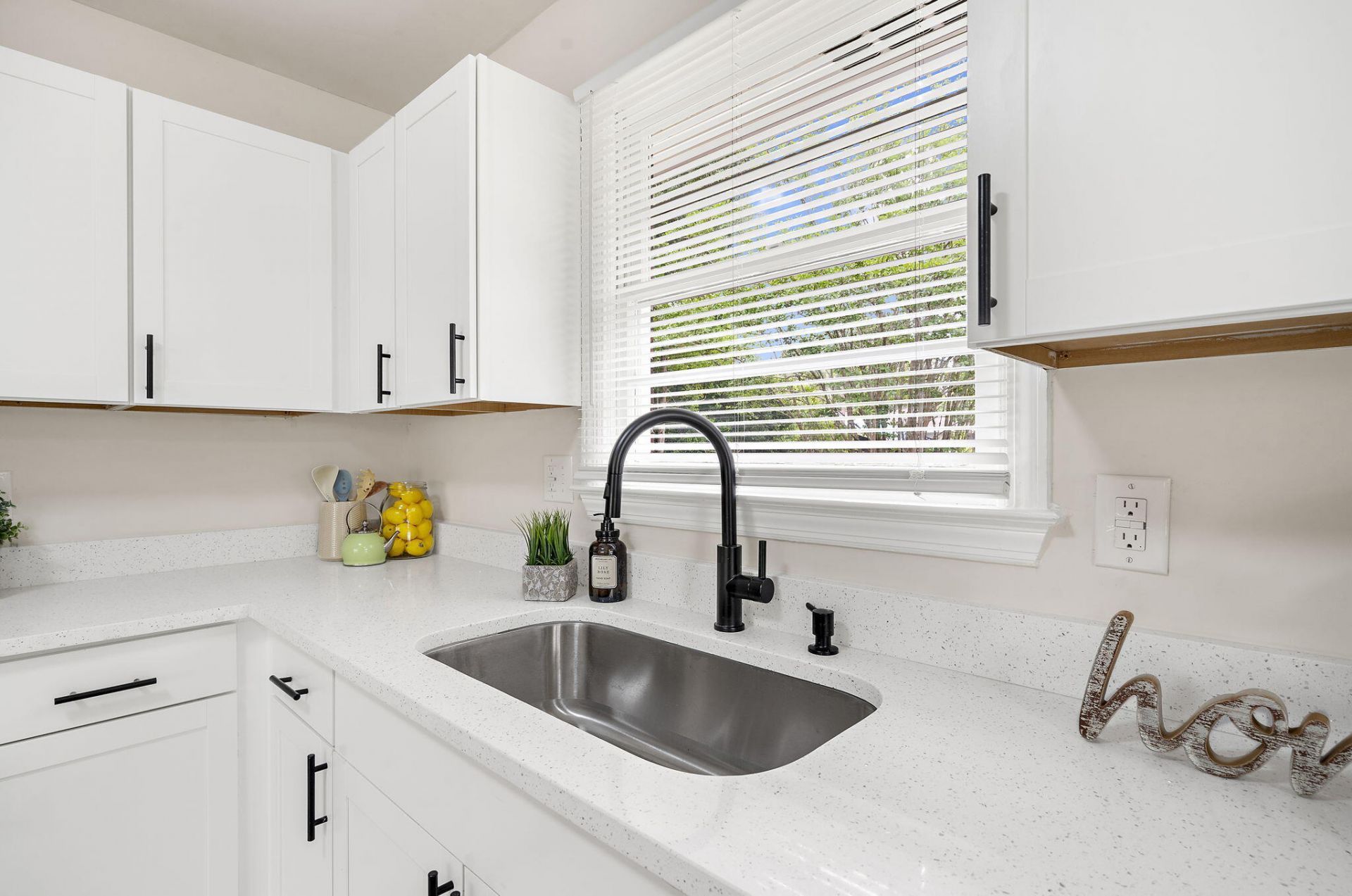 5304 Eileen Street Photo 16
