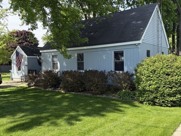 305 S Maple Street , Waterman, IL 60556