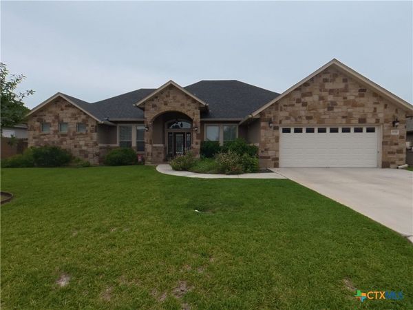 1132 Creekside Pond Road , Seguin, TX 78155