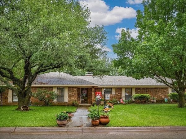2002 Everglade Drive, Gainesville, TX 76240